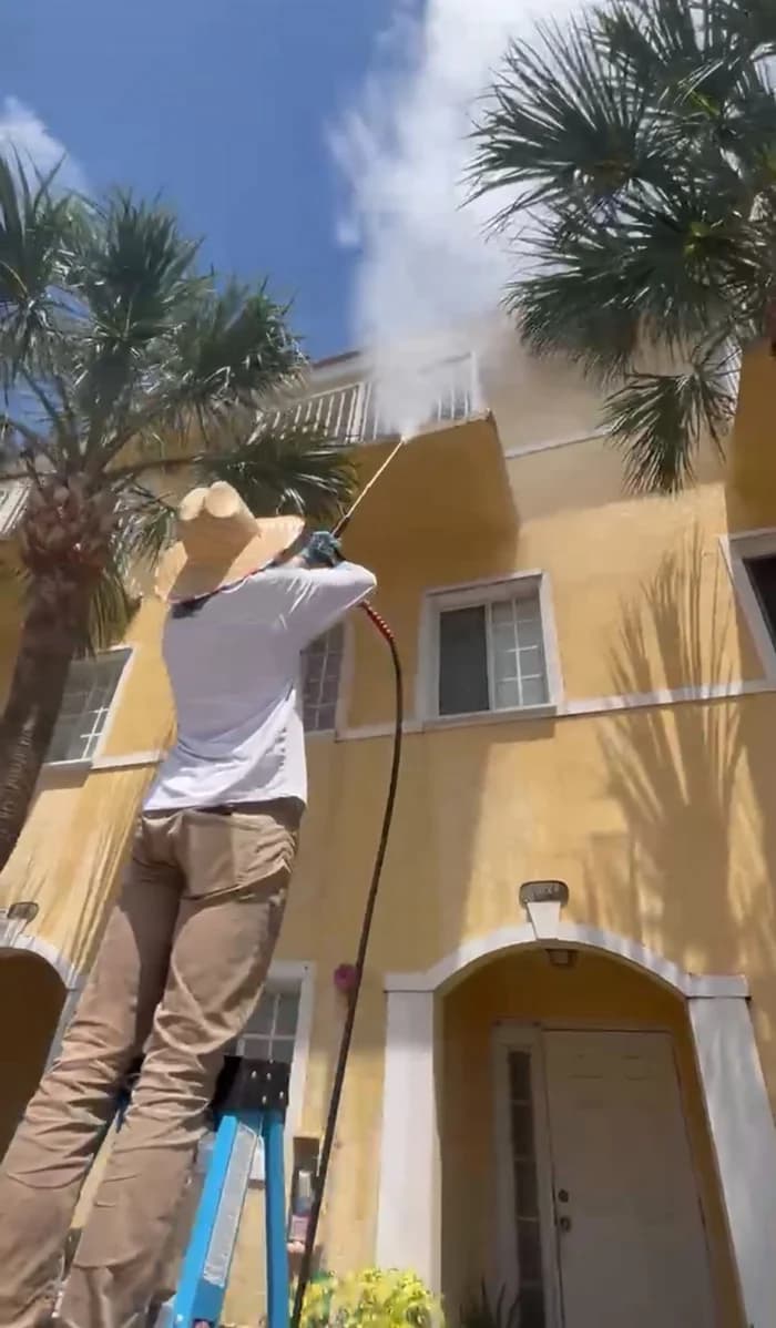 Professional Building Exterior Washing